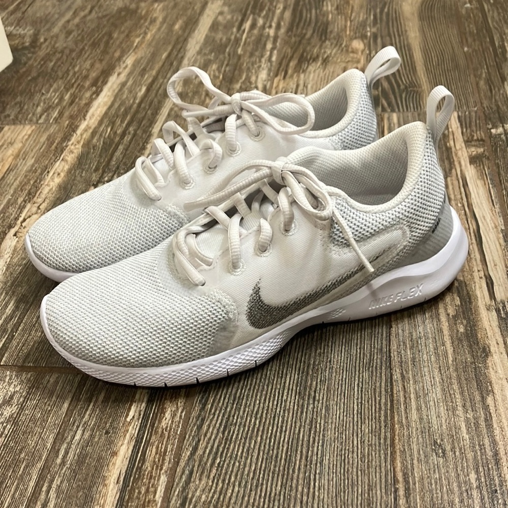 New Nike flex experience run shoe size 6